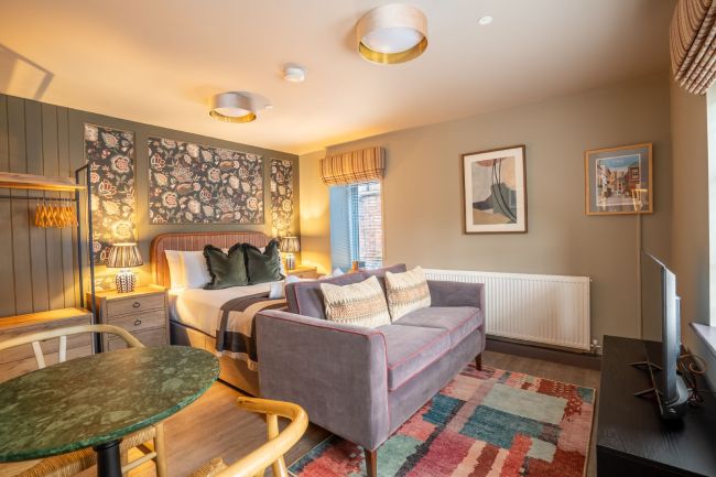 The_Falcon_Apartment_7