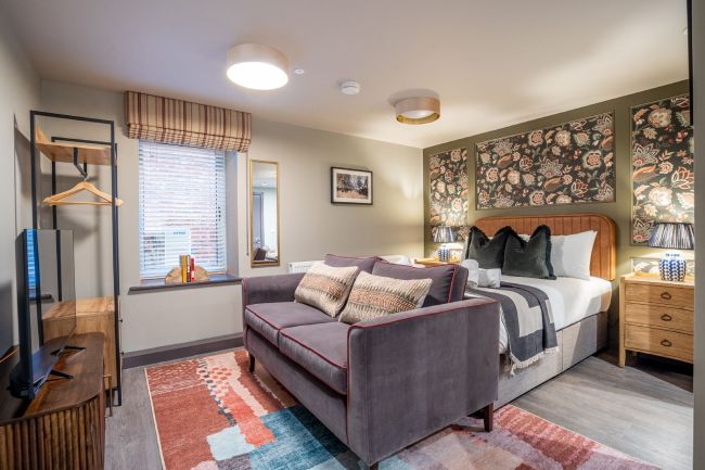 The_Falcon_Apartment_9